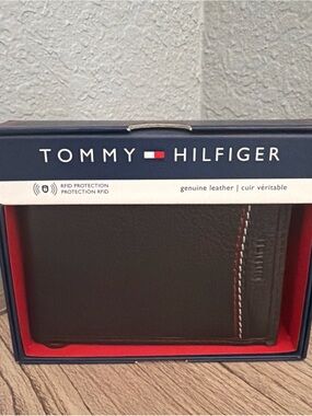 Tommy Hilfiger Brown Leather Bifold Wallet with Red & White Stitching New